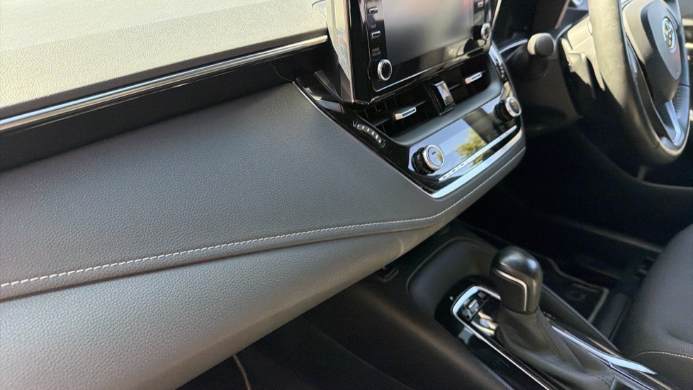 Toyota Corolla 2.0 VVT-i Hybrid Design 5dr CVT Hybrid Hatchback - Image 16