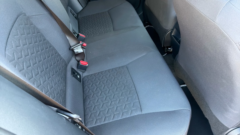 Toyota Corolla 2.0 VVT-i Hybrid Design 5dr CVT Hybrid Hatchback - Image 17
