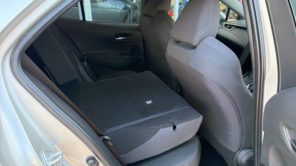 Toyota Corolla 2.0 VVT-i Hybrid Design 5dr CVT Hybrid Hatchback - Image 18