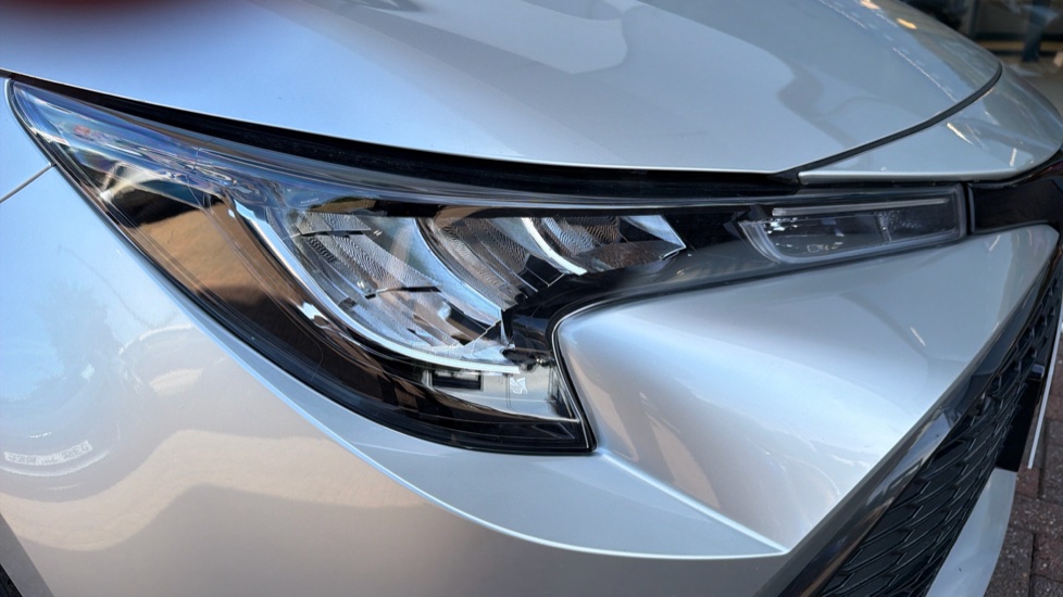Toyota Corolla 2.0 VVT-i Hybrid Design 5dr CVT Hybrid Hatchback - Image 20