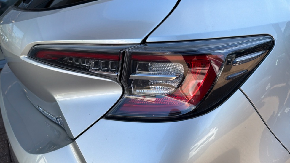 Toyota Corolla 2.0 VVT-i Hybrid Design 5dr CVT Hybrid Hatchback - Image 21