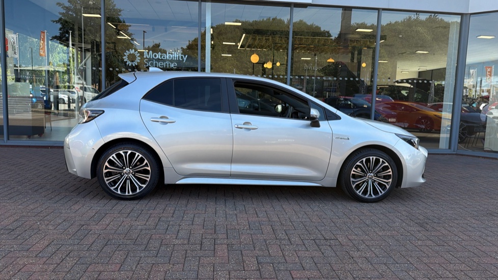 Toyota Corolla 2.0 VVT-i Hybrid Design 5dr CVT Hybrid Hatchback - Image 23