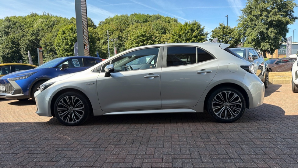 Toyota Corolla 2.0 VVT-i Hybrid Design 5dr CVT Hybrid Hatchback - Image 24
