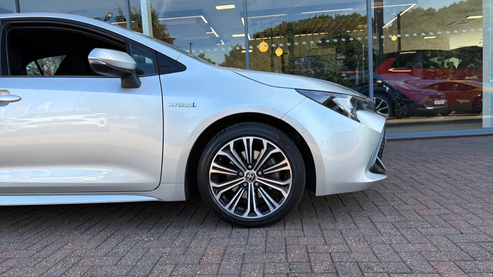 Toyota Corolla 2.0 VVT-i Hybrid Design 5dr CVT Hybrid Hatchback - Image 25
