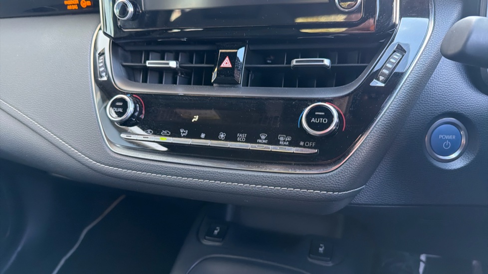Toyota Corolla 2.0 VVT-i Hybrid Design 5dr CVT Hybrid Hatchback - Image 38