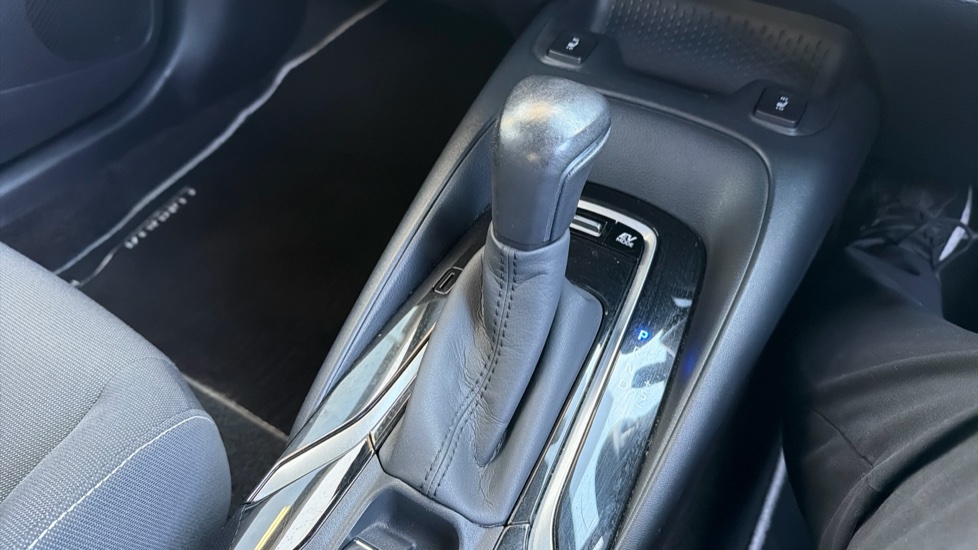 Toyota Corolla 2.0 VVT-i Hybrid Design 5dr CVT Hybrid Hatchback - Image 39