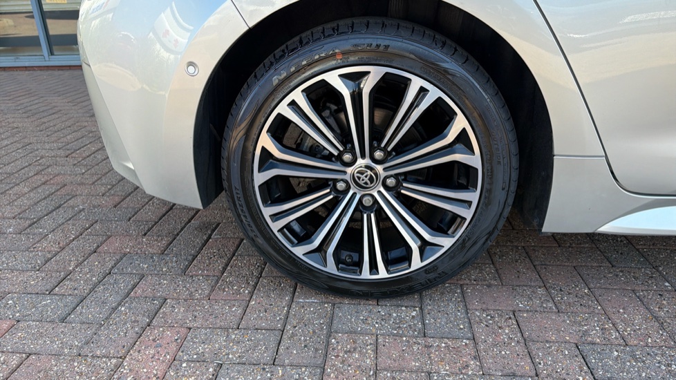 Toyota Corolla 2.0 VVT-i Hybrid Design 5dr CVT Hybrid Hatchback - Image 42