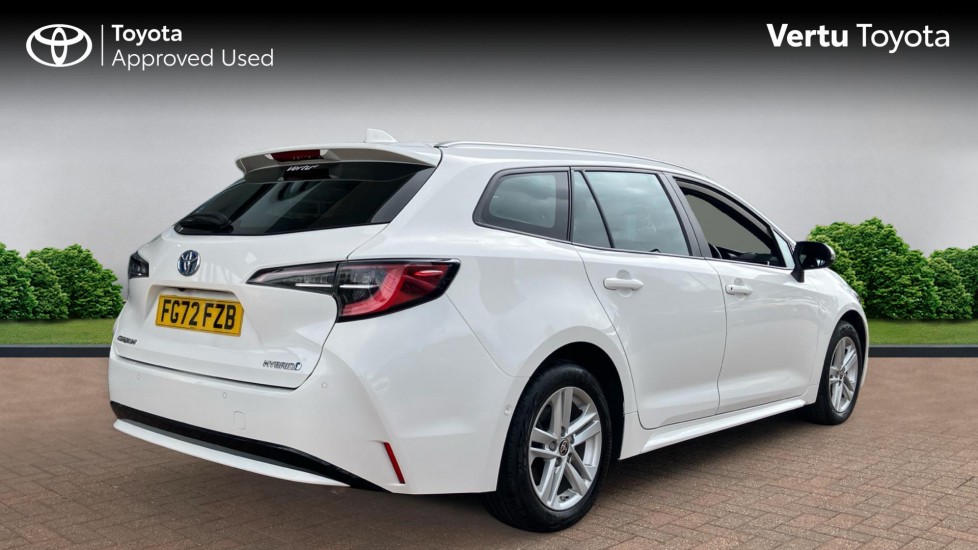 Toyota Corolla 1.8 VVT-i Hybrid Icon Tech 5dr CVT Hybrid Estate - Image 2