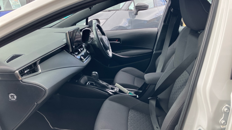 Toyota Corolla 1.8 VVT-i Hybrid Icon Tech 5dr CVT Hybrid Estate - Image 5