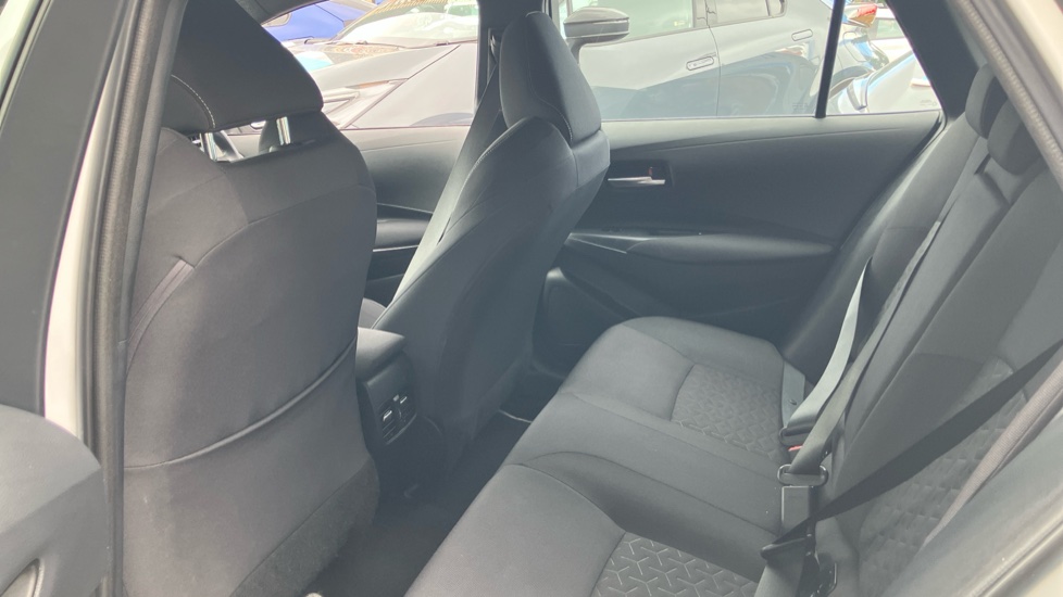 Toyota Corolla 1.8 VVT-i Hybrid Icon Tech 5dr CVT Hybrid Estate - Image 8