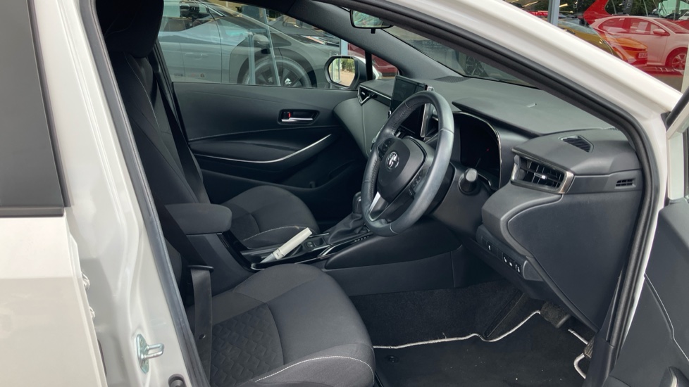 Toyota Corolla 1.8 VVT-i Hybrid Icon Tech 5dr CVT Hybrid Estate - Image 12
