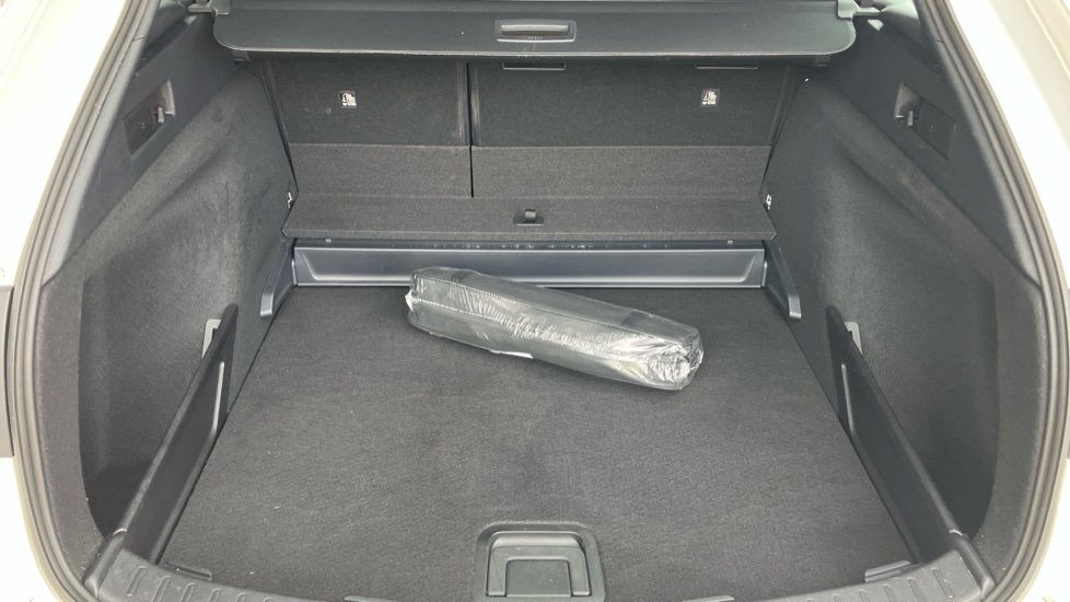 Toyota Corolla 1.8 VVT-i Hybrid Icon Tech 5dr CVT Hybrid Estate - Image 13