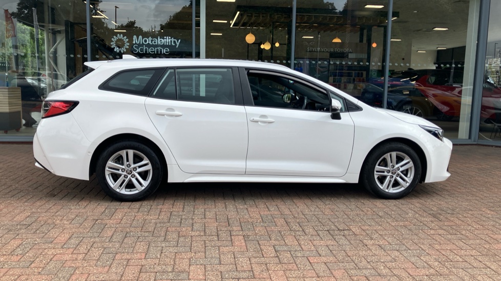 Toyota Corolla 1.8 VVT-i Hybrid Icon Tech 5dr CVT Hybrid Estate - Image 23