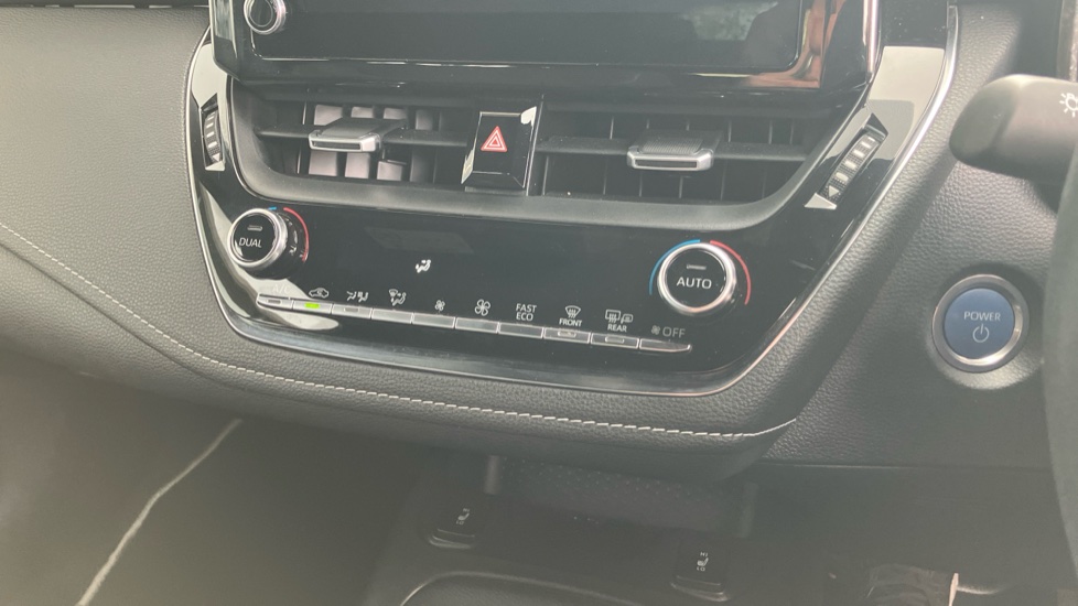 Toyota Corolla 1.8 VVT-i Hybrid Icon Tech 5dr CVT Hybrid Estate - Image 38