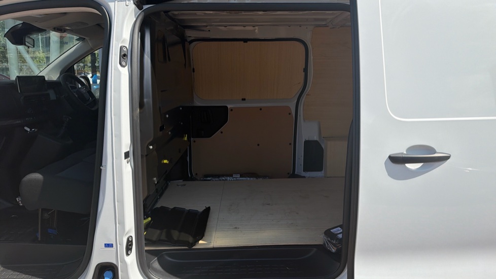 Toyota Proace L2 Diesel 2.0D 145 Icon Van - Image 15