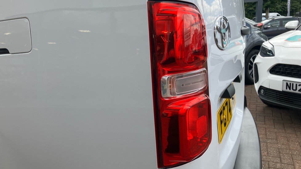 Toyota Proace L2 Diesel 2.0D 145 Icon Van - Image 21
