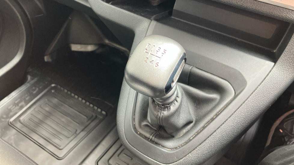 Toyota Proace L2 Diesel 2.0D 145 Icon Van - Image 39