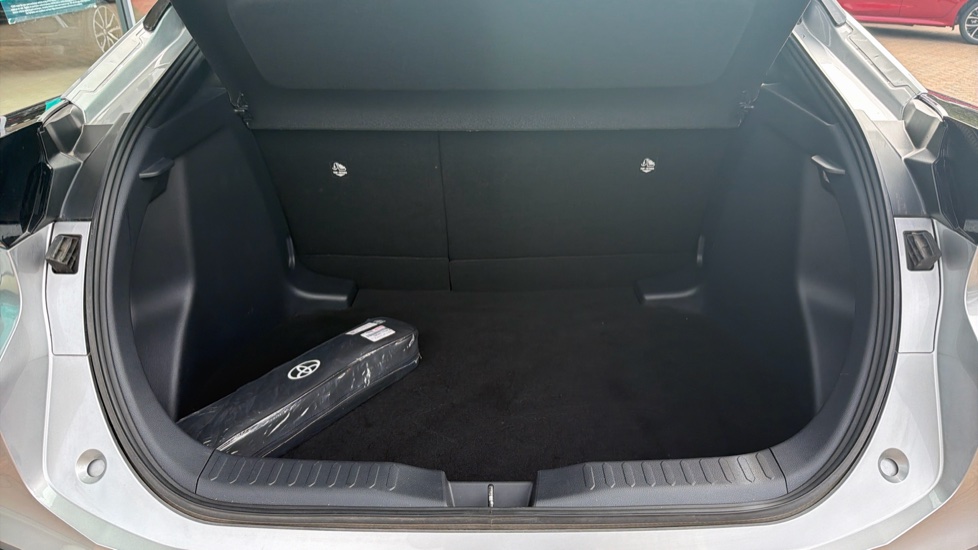 Toyota C-HR 1.8 Hybrid Icon 5dr CVT Hybrid Hatchback - Image 13