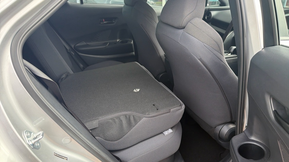 Toyota C-HR 1.8 Hybrid Icon 5dr CVT Hybrid Hatchback - Image 18