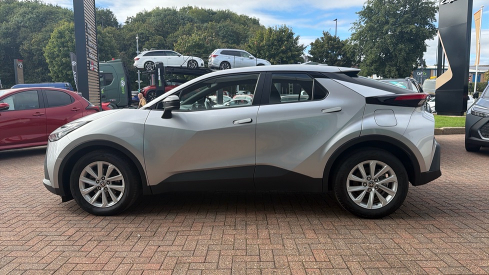 Toyota C-HR 1.8 Hybrid Icon 5dr CVT Hybrid Hatchback - Image 24