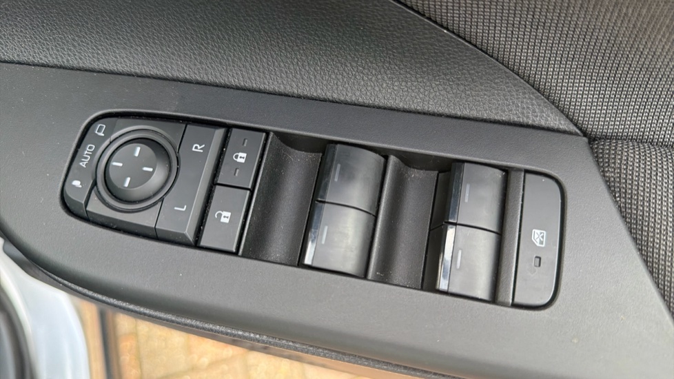 Toyota C-HR 1.8 Hybrid Icon 5dr CVT Hybrid Hatchback - Image 35