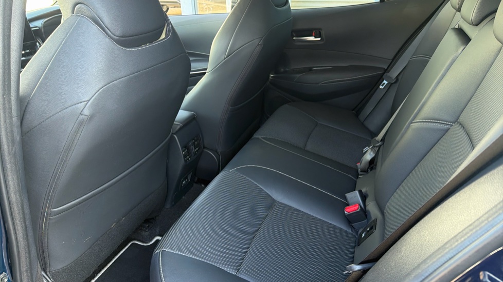 Toyota Corolla 2.0 Hybrid Excel 5dr CVT Hybrid Hatchback - Image 15