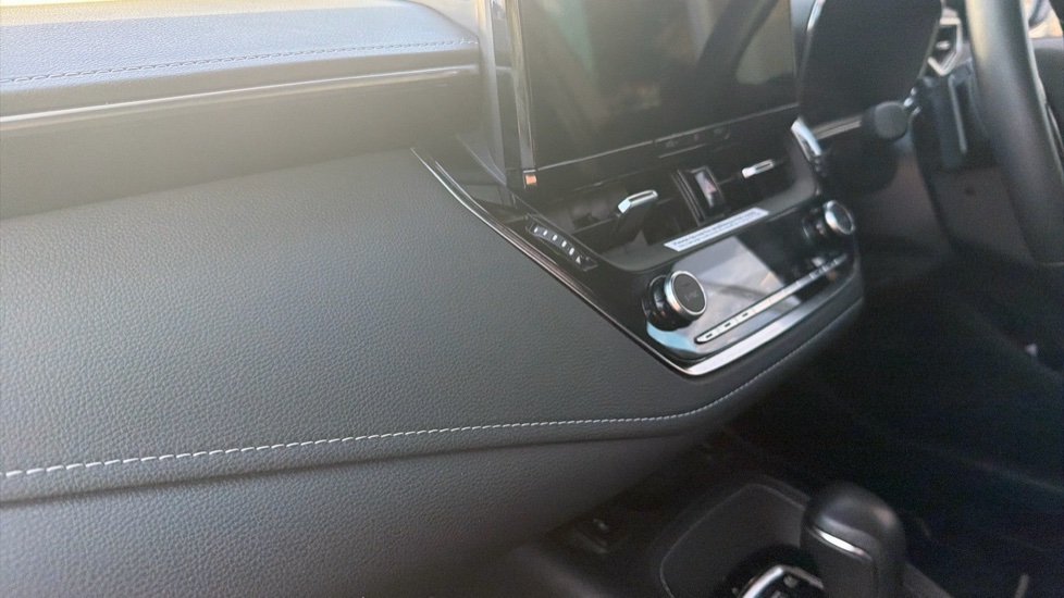 Toyota Corolla 2.0 Hybrid Excel 5dr CVT Hybrid Hatchback - Image 16