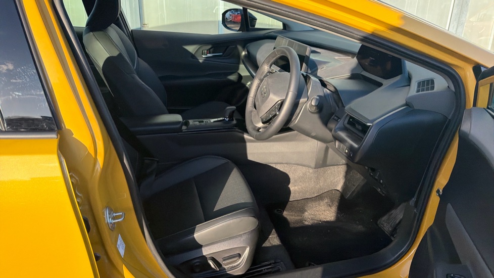 Toyota Prius 2.0 PHEV Excel 5dr CVT Hatchback - Image 11