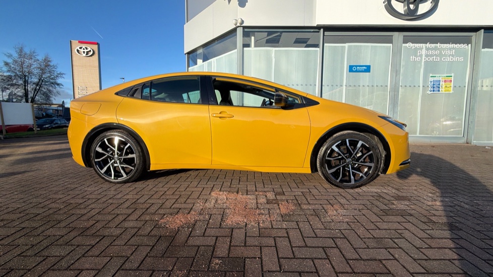 Toyota Prius 2.0 PHEV Excel 5dr CVT Hatchback - Image 16