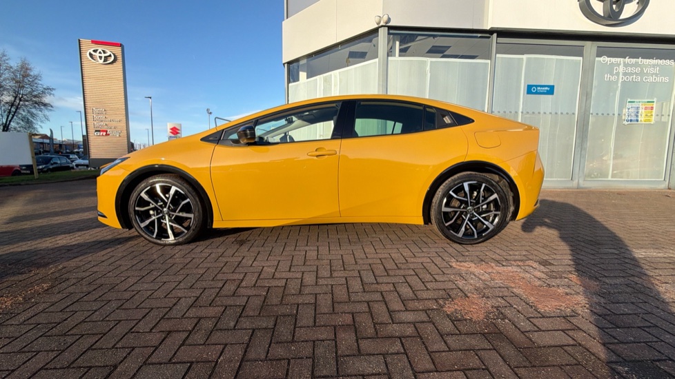 Toyota Prius 2.0 PHEV Excel 5dr CVT Hatchback - Image 17