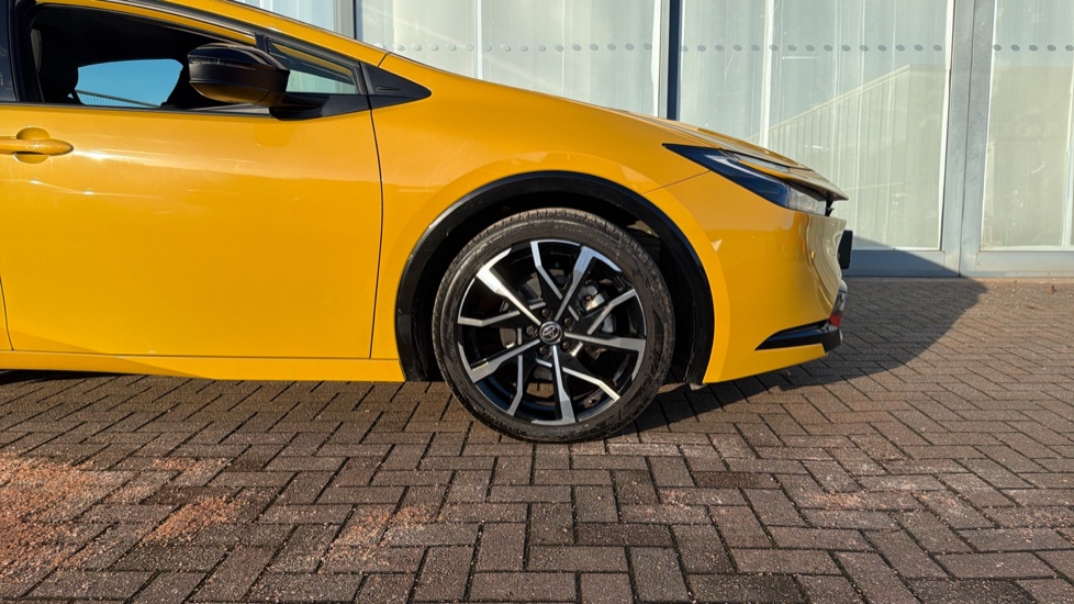 Toyota Prius 2.0 PHEV Excel 5dr CVT Hatchback - Image 18