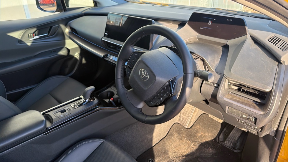 Toyota Prius 2.0 PHEV Excel 5dr CVT Hatchback - Image 25