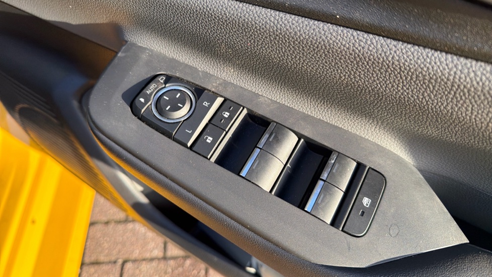 Toyota Prius 2.0 PHEV Excel 5dr CVT Hatchback - Image 26