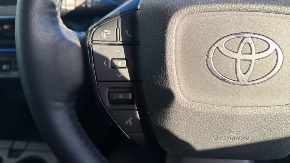 Toyota Prius 2.0 PHEV Excel 5dr CVT Hatchback - Image 29