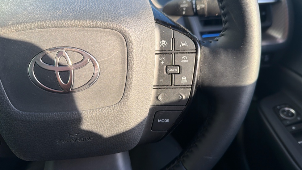 Toyota Prius 2.0 PHEV Excel 5dr CVT Hatchback - Image 30