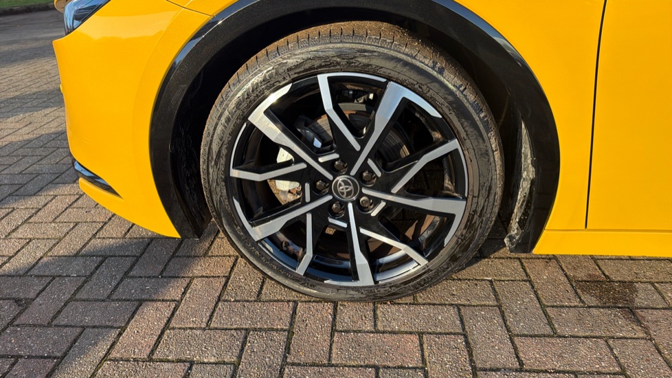 Toyota Prius 2.0 PHEV Excel 5dr CVT Hatchback - Image 35