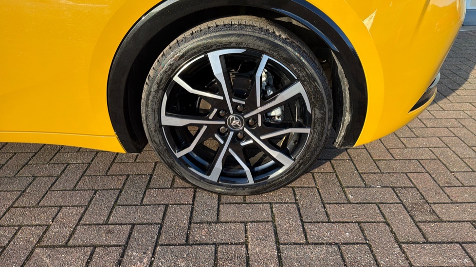 Toyota Prius 2.0 PHEV Excel 5dr CVT Hatchback - Image 36