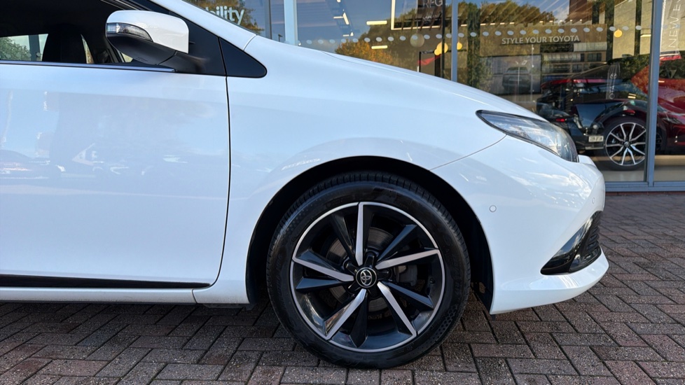 Toyota Auris 1.2T Design TSS 5dr Petrol Estate - Image 25