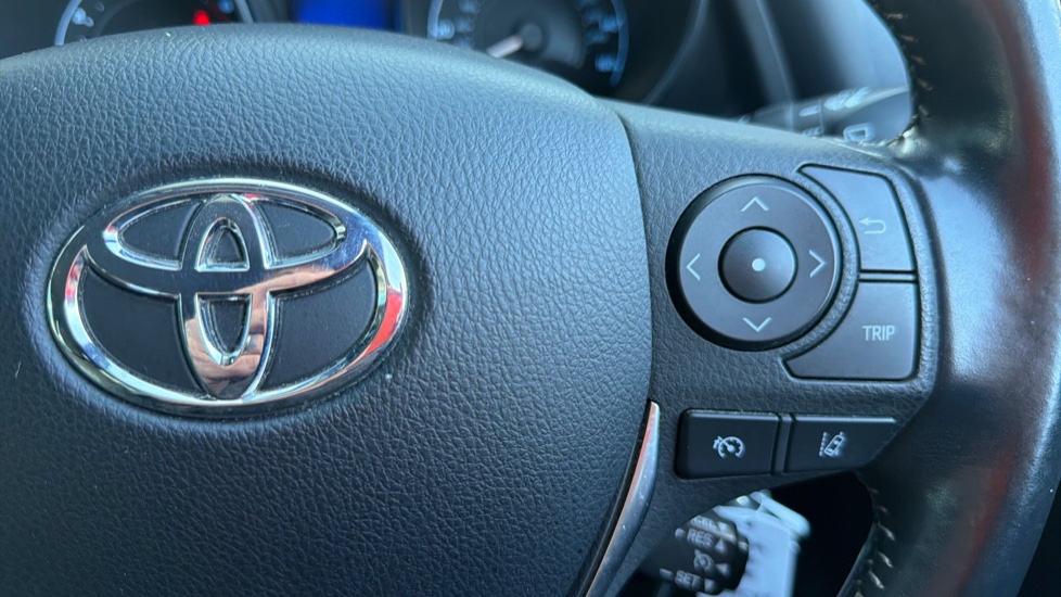 Toyota Auris 1.2T Design TSS 5dr Petrol Estate - Image 37