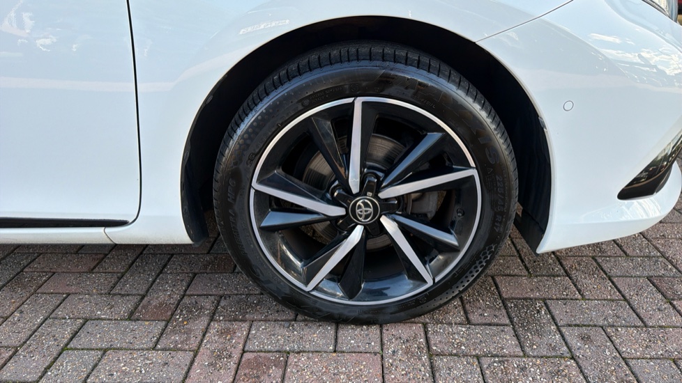 Toyota Auris 1.2T Design TSS 5dr Petrol Estate - Image 41