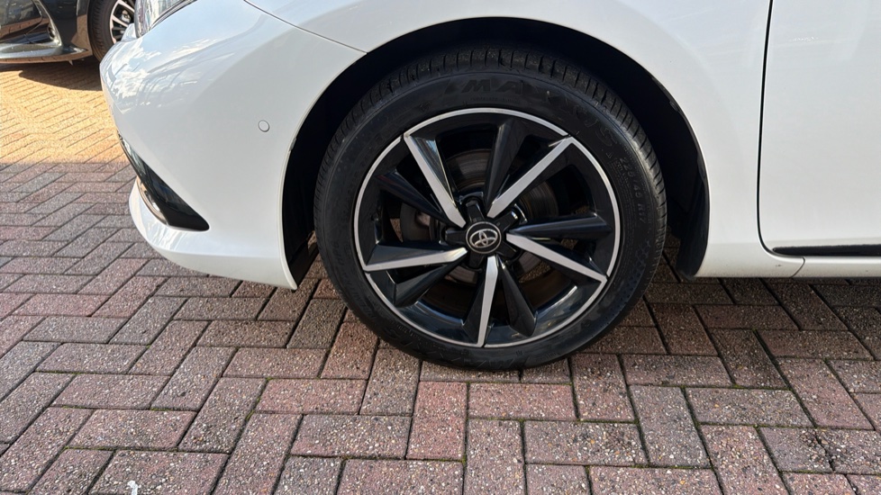 Toyota Auris 1.2T Design TSS 5dr Petrol Estate - Image 43