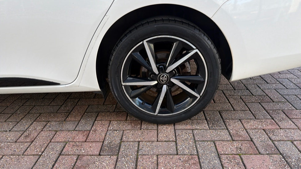 Toyota Auris 1.2T Design TSS 5dr Petrol Estate - Image 44