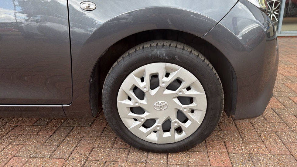 Toyota Aygo 1.0 VVT-i X-Play TSS 5dr Petrol Hatchback - Image 41