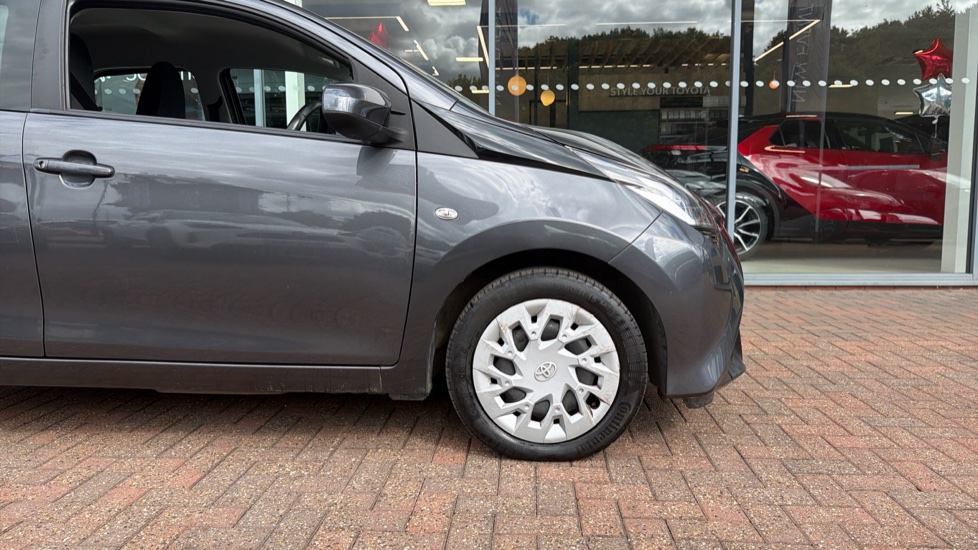 Toyota Aygo 1.0 VVT-i X-Play TSS 5dr Petrol Hatchback - Image 25