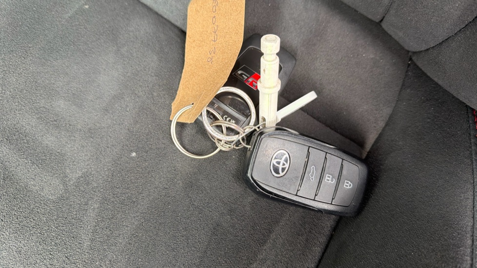 Toyota C-HR 2.0 PHEV GR Sport 5dr CVT Hatchback - Image 28