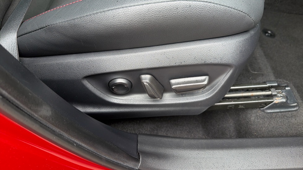 Toyota C-HR 2.0 PHEV GR Sport 5dr CVT Hatchback - Image 36