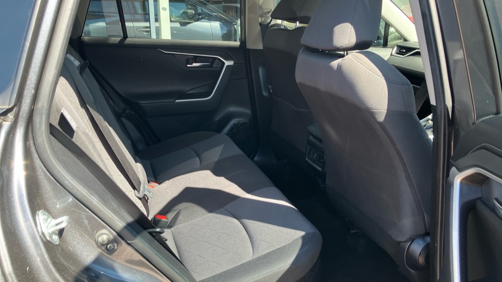 Toyota RAV4 2.5 VVT-i Hybrid Design 5dr CVT 2WD Hybrid Estate - Image 8