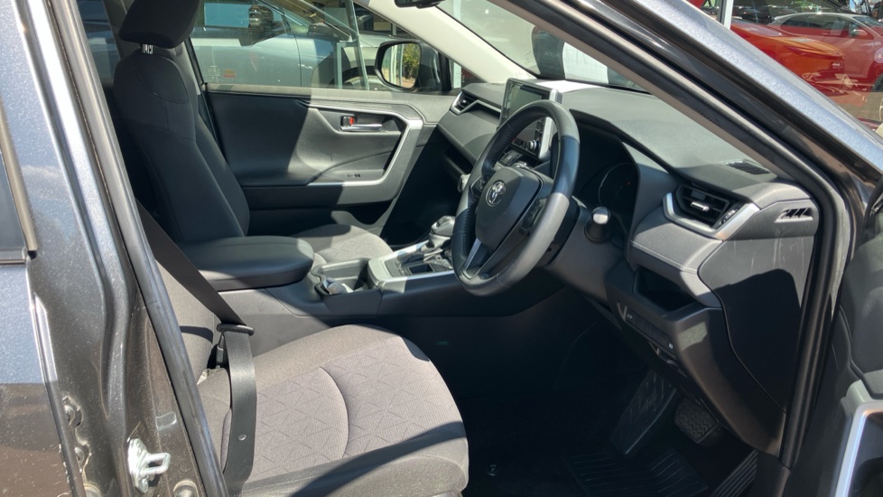 Toyota RAV4 2.5 VVT-i Hybrid Design 5dr CVT 2WD Hybrid Estate - Image 12