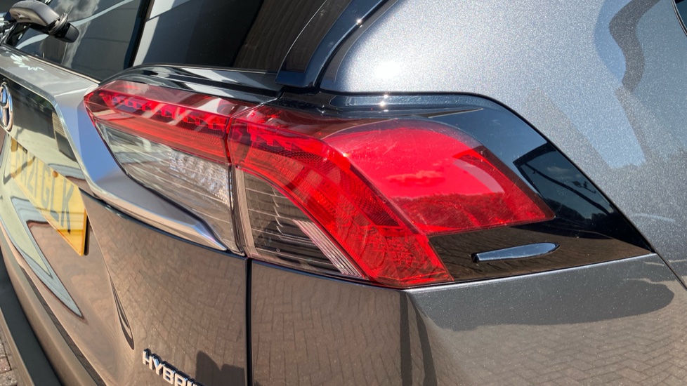 Toyota RAV4 2.5 VVT-i Hybrid Design 5dr CVT 2WD Hybrid Estate - Image 21
