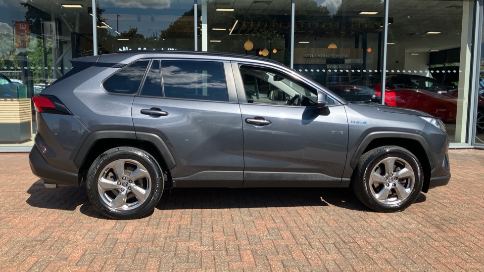 Toyota RAV4 2.5 VVT-i Hybrid Design 5dr CVT 2WD Hybrid Estate - Image 23